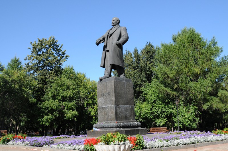 Вокруг Театрального сквера