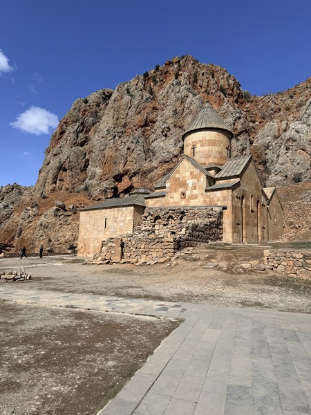 Рекомендую, все было замечательно, машина удобная, чистая. Комфортно добрались во все запланированные места, очень интересно была