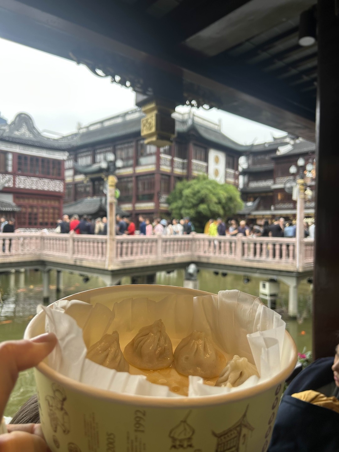 26 октября были на экскурсии с Дмитрием по знаковым и известным местам Шанхая.