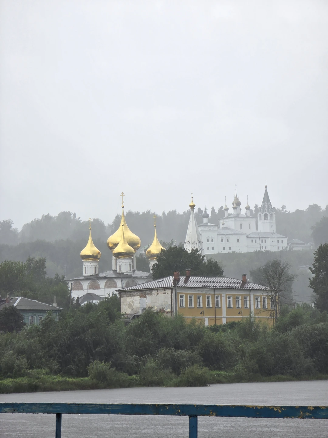 Отличный маршрут с возможностью захватить для осмотра и ознакомления города рядом с Нижним. Андрей — очень