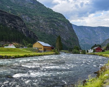 Водопады, смотровые площадки, переезд во Флом