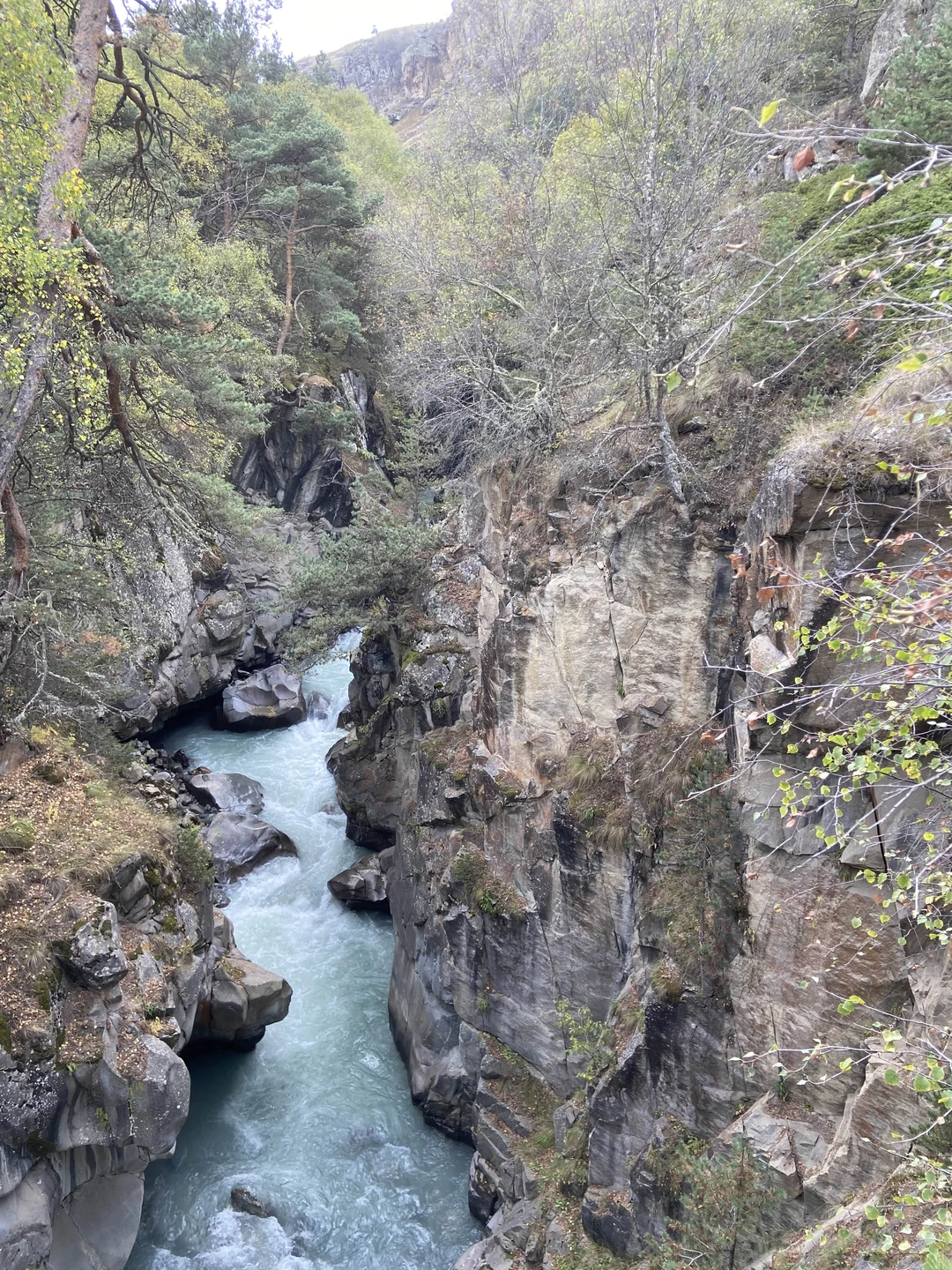 Отличная экскурсия, лучший гид Михаил. Показал, рассказал все. Я приехала отдыхать одна он по фотографировал меня,