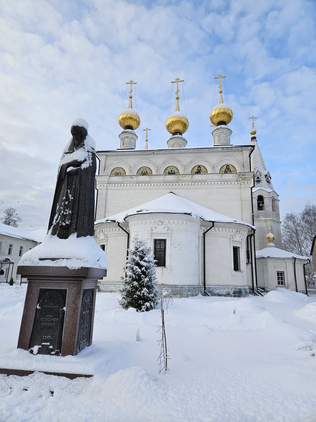 Был экскурсовод Альбина. Рассказывала интересно и подробно! Всё организованно и по делу. Советует, куда сходить в