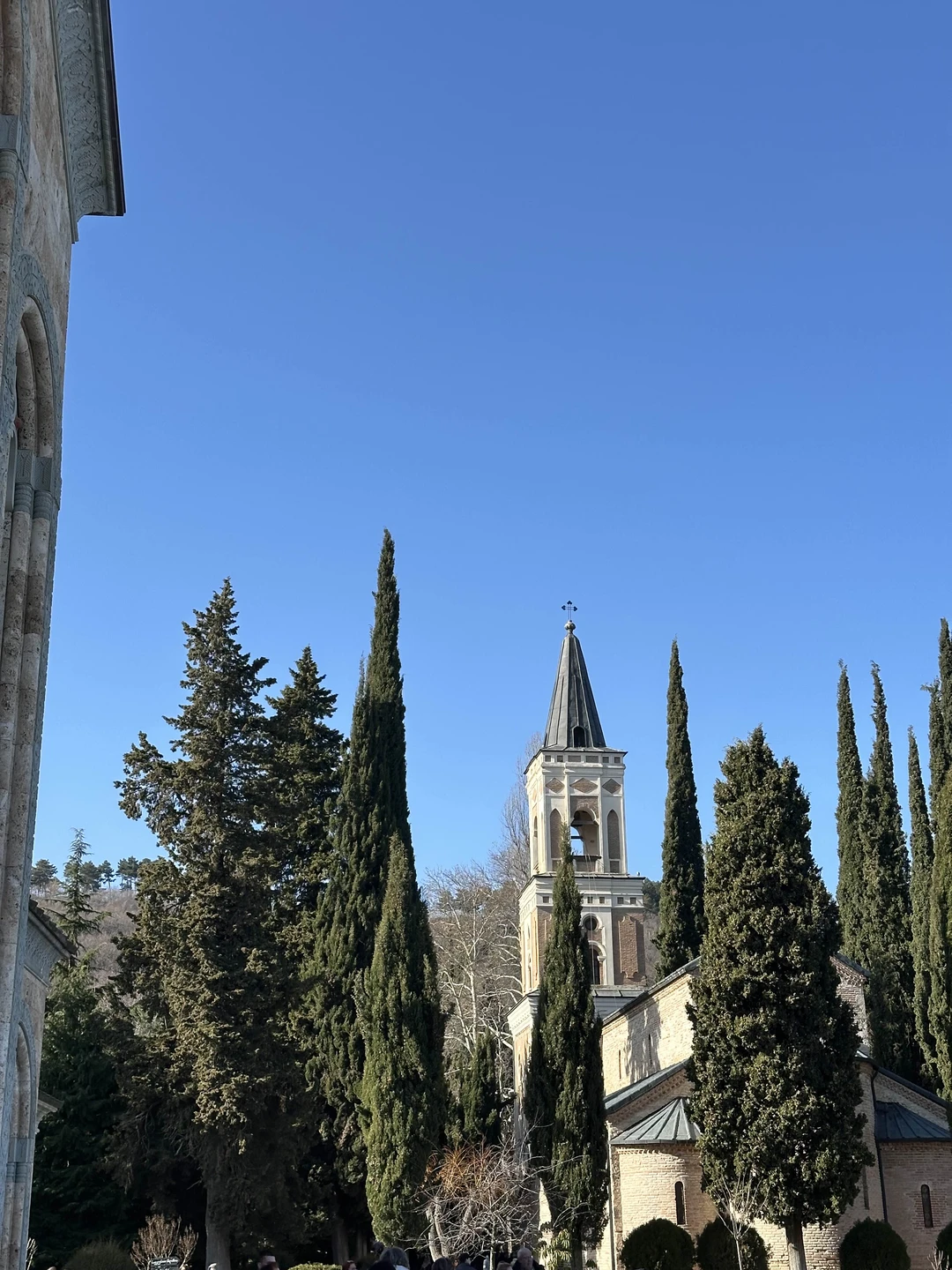 Экскурсия супер! Заехали в домашнюю пекарню, где нас угостили вкуснейшим свежим хлебом. Потом заехали на дегустацию