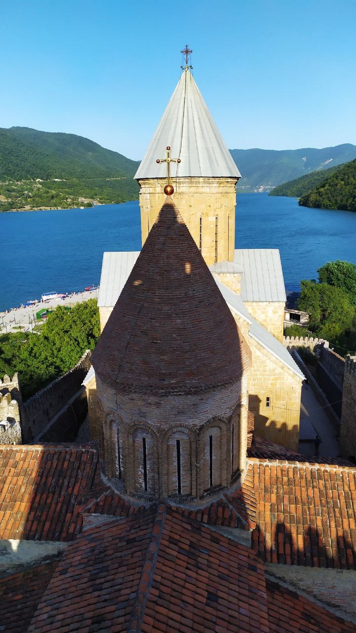У нас была индивидуальная экскурсия с Ольгой. Нам очень понравилось. Было интересно, насыщенно и комфортно. Потрясающие места, дух захватывает!