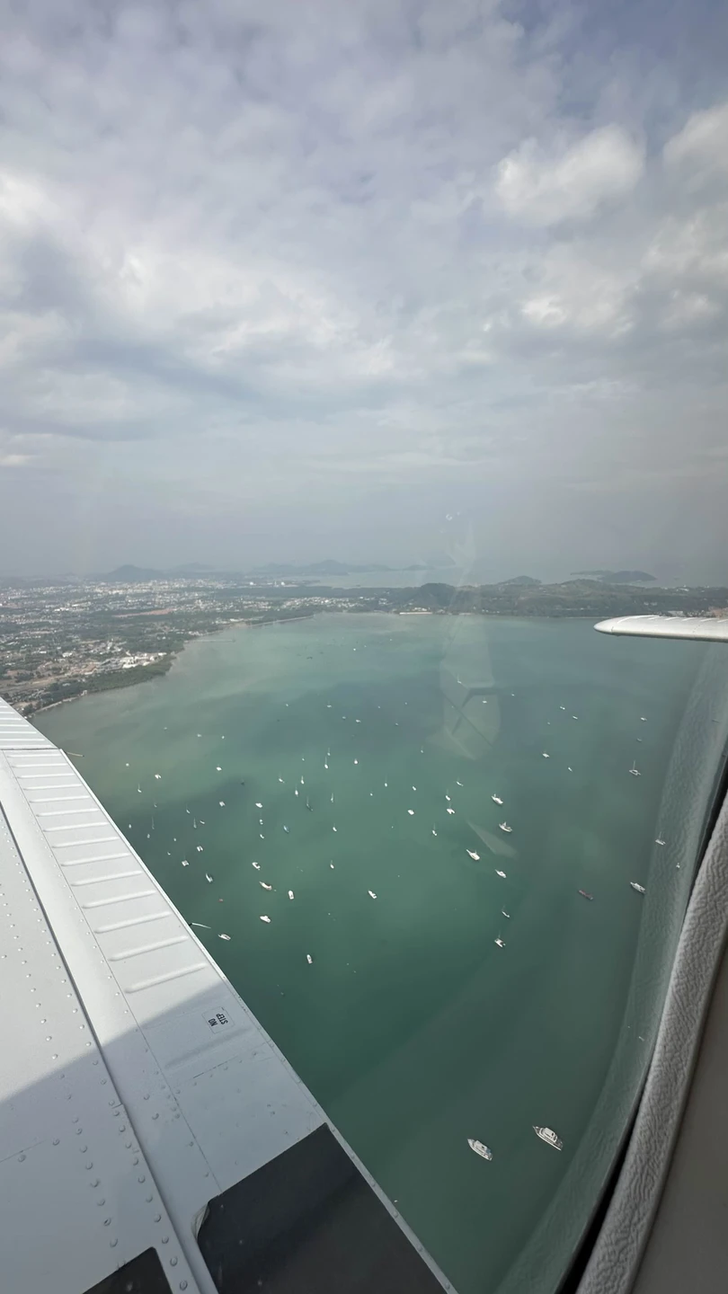 Делала подарок мужу на 30-летие, он давно мечтал так полетать)