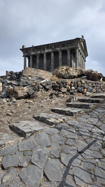 Потрясающая экскурсия с великолепным гидом Егором! Интересно, понятно, структурировано. Отдельное спасибо за организацию и тайминг, все