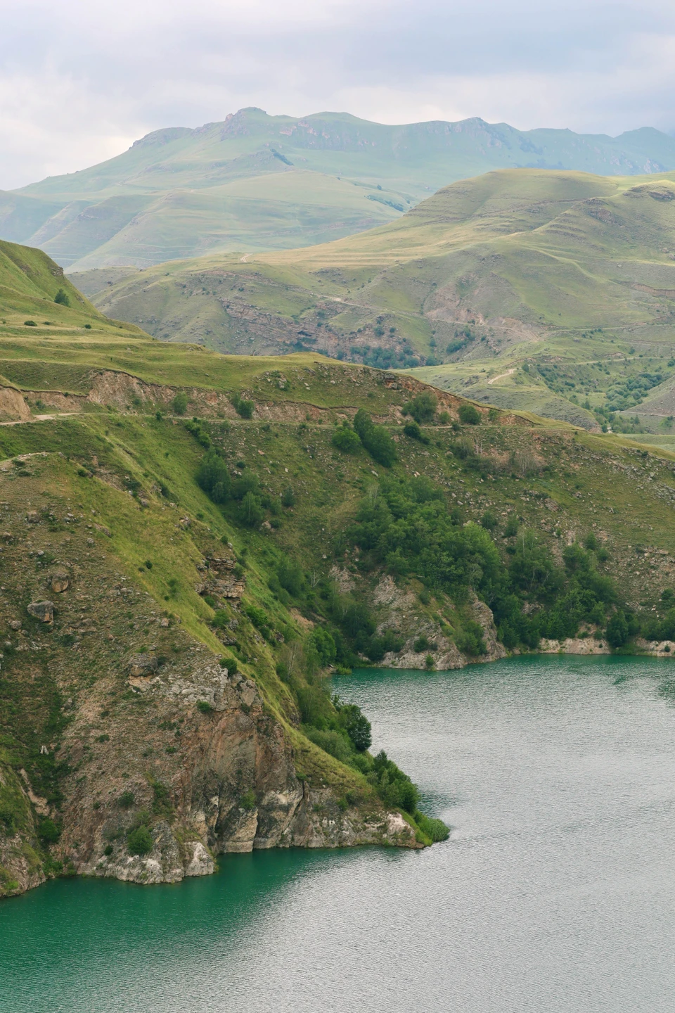 Вместе с Вадимом отправились в однодневный тур к Чегемским водопадам. К сожалению, из-за схода селевых потоков не смогли отправиться на Джилы-Су.