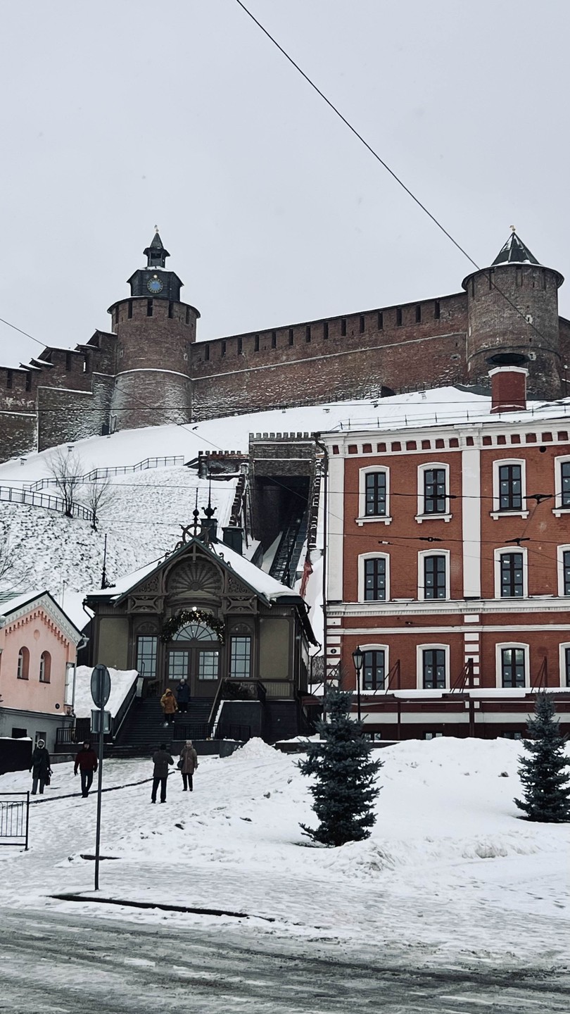 Очень увлекательная экскурсия по улицам города от парадных до городского дна