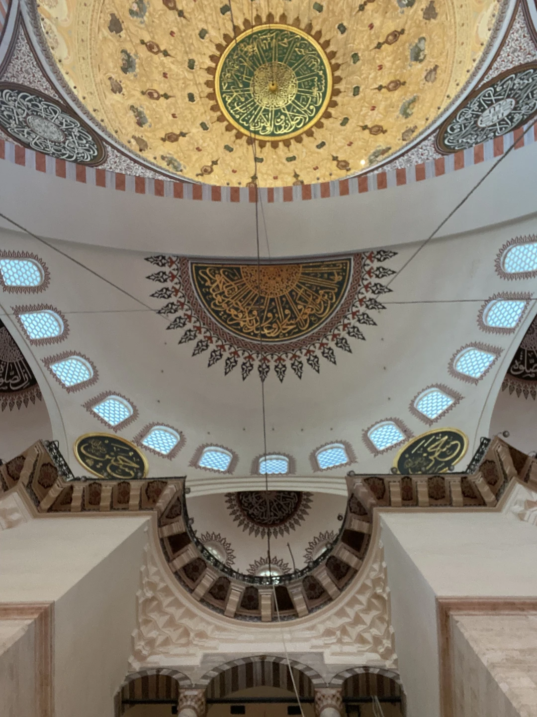 7:30 прибытие в аэропорт Стамбула. Трансфер, бросаем чемоданы и в 9:20 мы у Немецкого фонтана. С