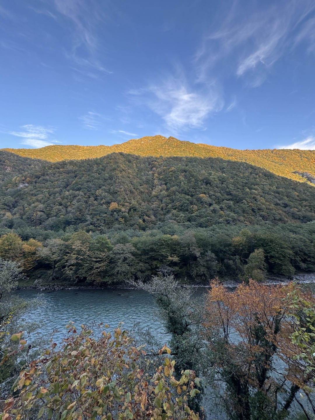 Сергей просто прекрасный человек!! Все было круто, показал нам замечательные места и рассказал историю Абхазии. Познакомил