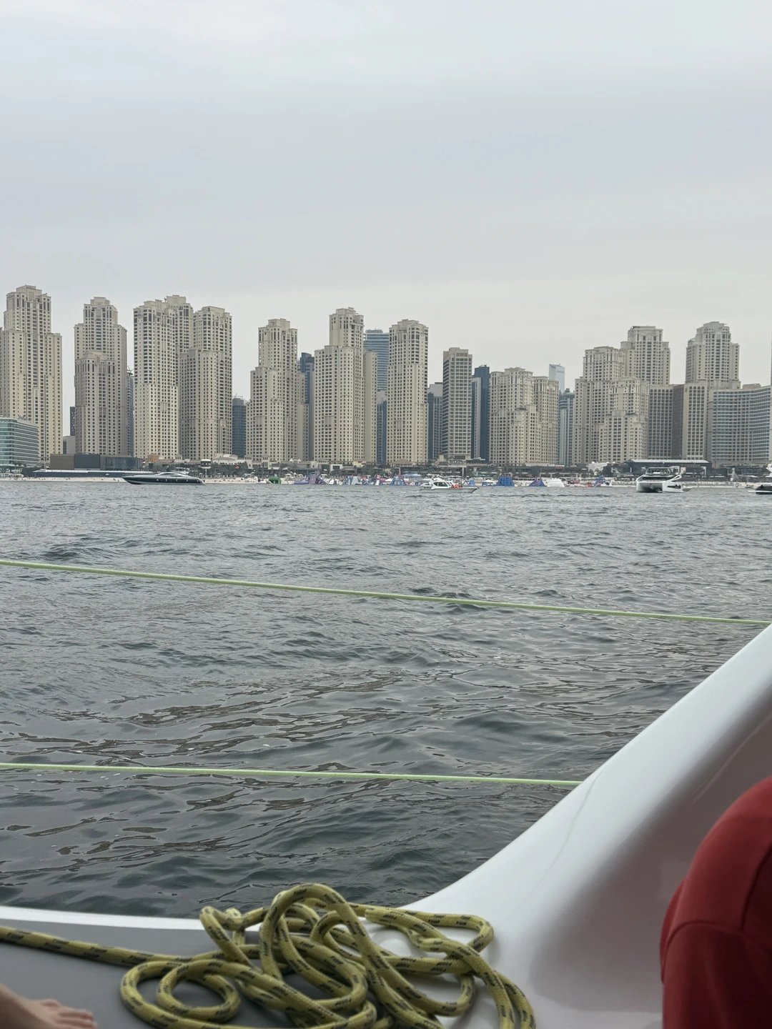 Сегодня забронировала и сразу получила информацию о встречи, организатор был на связи до встречи на причале