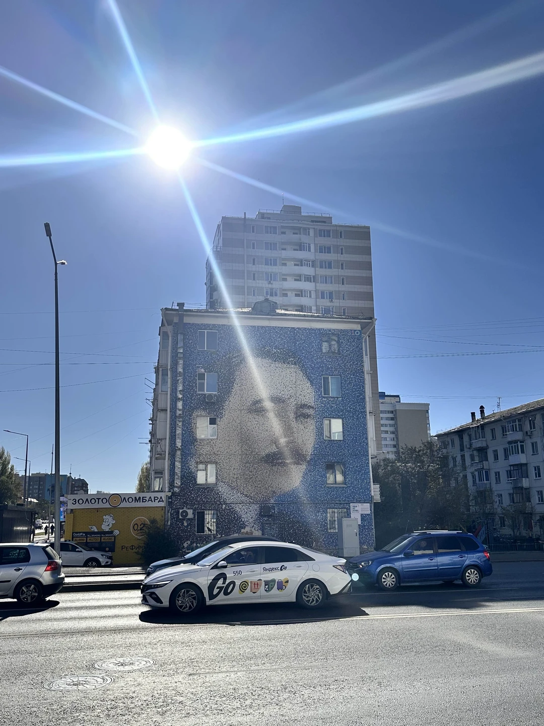 Отличная экскурсия, понравилась и мне и сыну 13 лет. Дмитрий искренне интересуется уличным искусством. Рекомендую