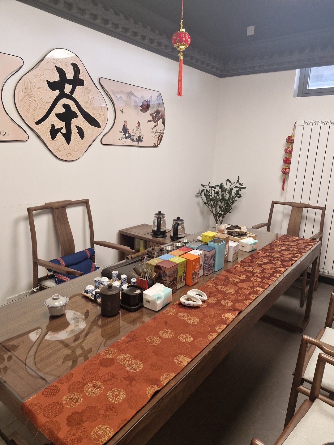 Сегодня мы побывали на экскурсии с замечательным экскурсоводом Розой. Очень доброжелательна и общительна. Мы первый раз