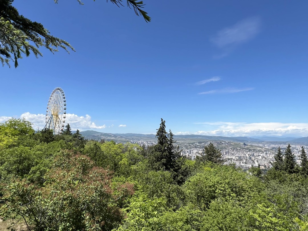 Отличная экскурсия с эрудированным и грамотным гидом Бесо. Насыщенный день осмотра Тбилиси был незабываем! Очень много