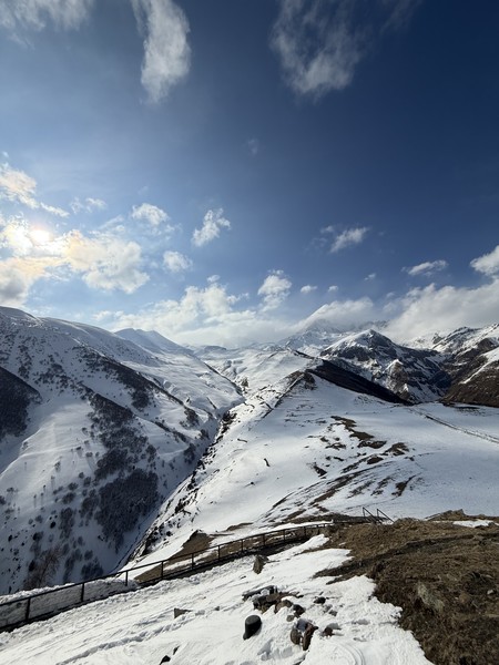 Сегодня провели свой день с гидом Зура, который увлекательно и с юмором погрузил в историю и