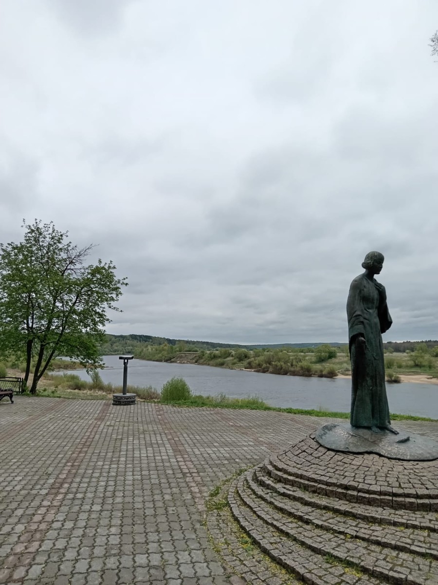 Экскурсия полностью соответствует названию. Людмила справилась с задачей, влюбив нас в этот атмосферный городок, да и