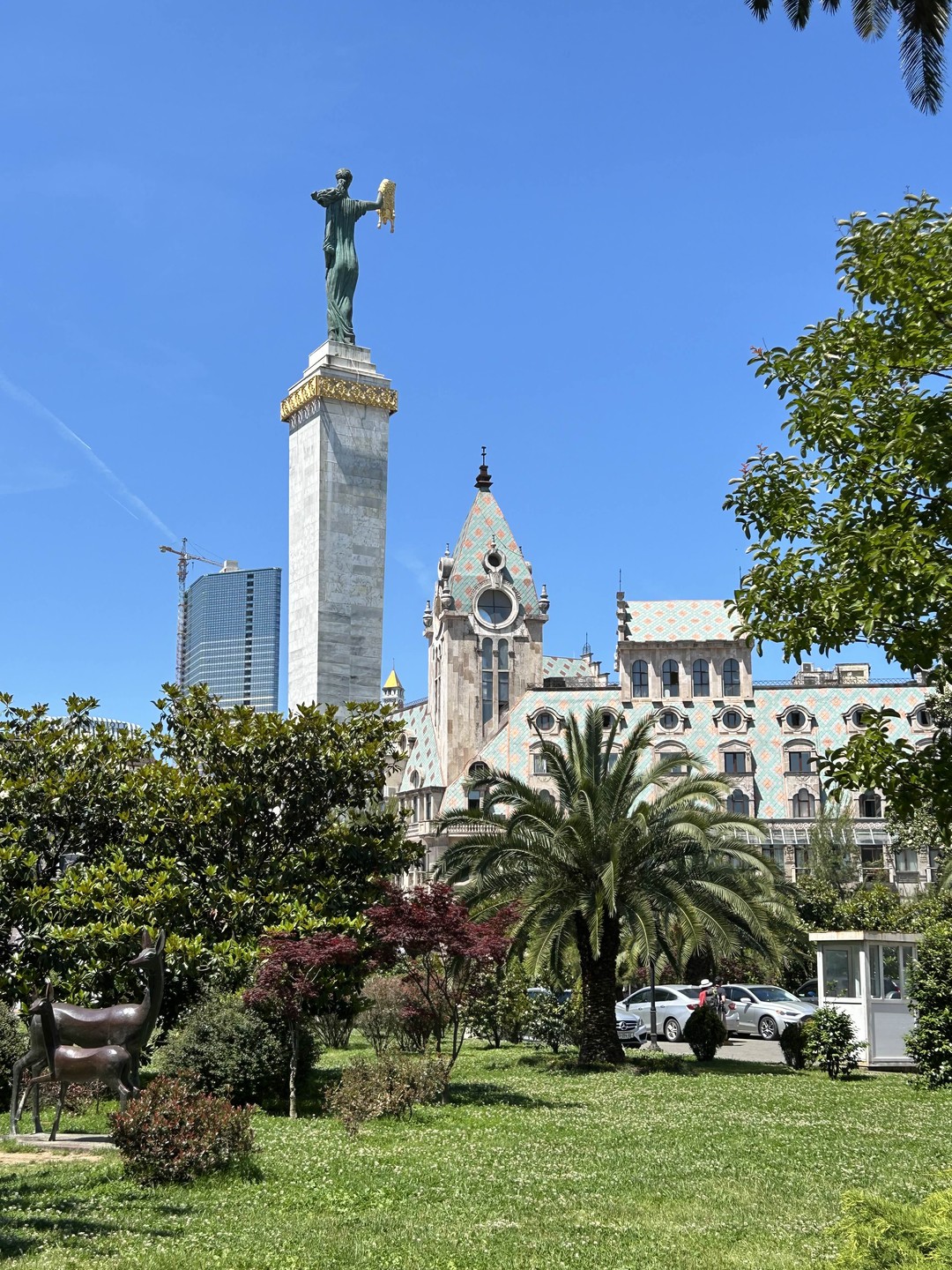 Экскурсия и гид отличные. Показал основные локации. Посоветовал, что посетить и где кушать. Батуми - очень красивый город.