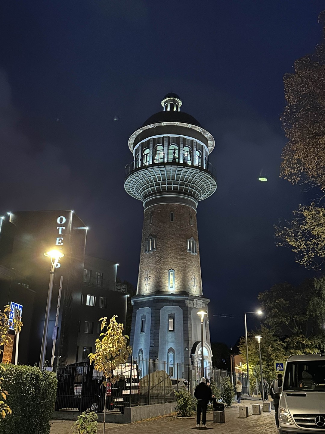 Интересная экскурсия. Человек с большим объемом знаний в любой сфере, ответил на все вопросы. Присутствовала толика