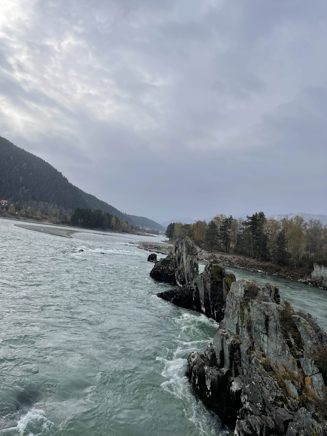 Были на экскурсии 14.10.2025. Отличный маршрут. Красивые пейзажи. Понравилось все. Особенно хотелось поблагодарить гида Олега. Рассказывал интересно