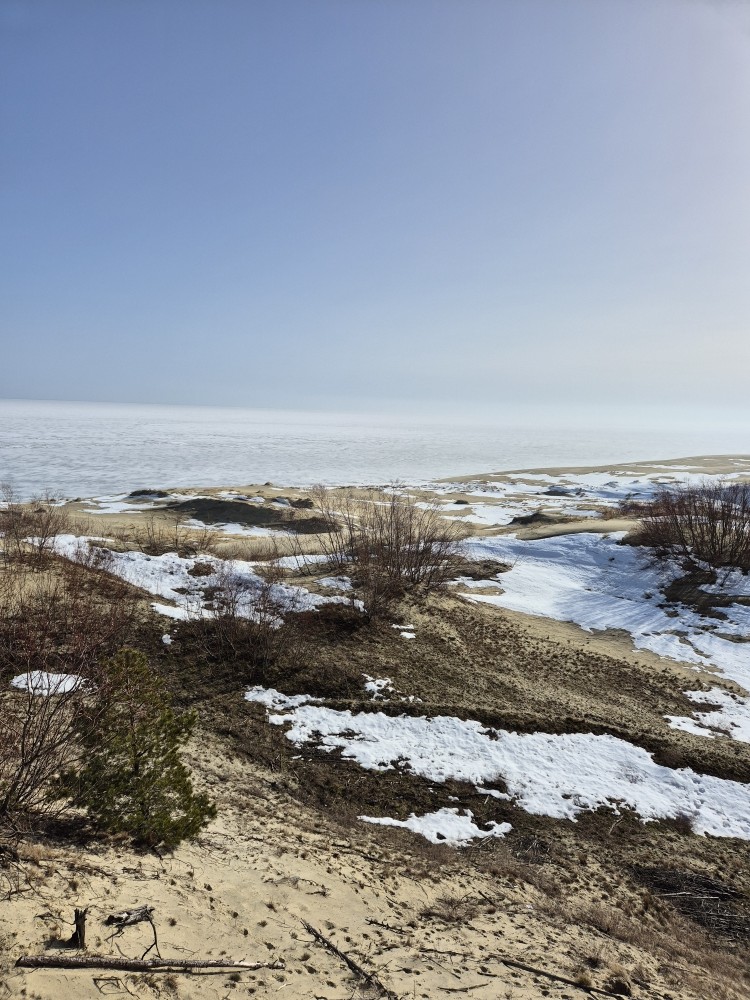 Дмитрий - отличный экскурсовод, прекрасный водитель и приятный собеседник. Еще до начала поездки поделился большим количеством