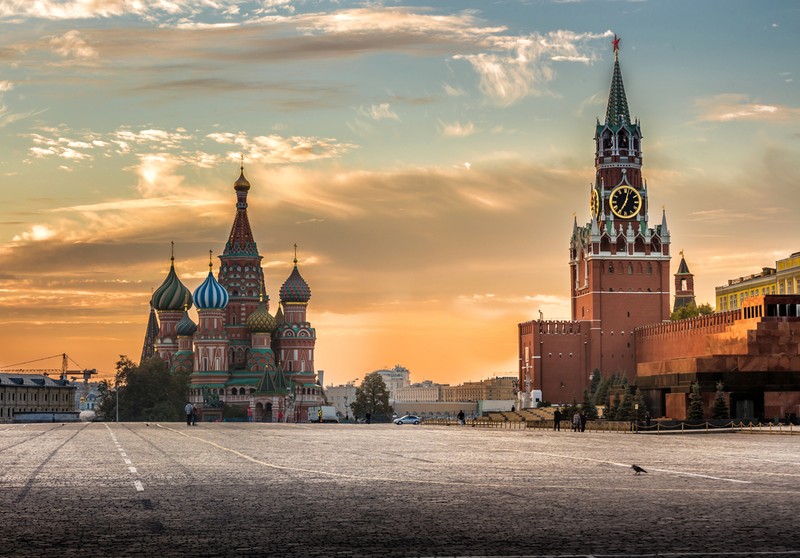 Пешком по страницам истории Москвы: персональное погружение в тайны Кремля и легенды авиации
