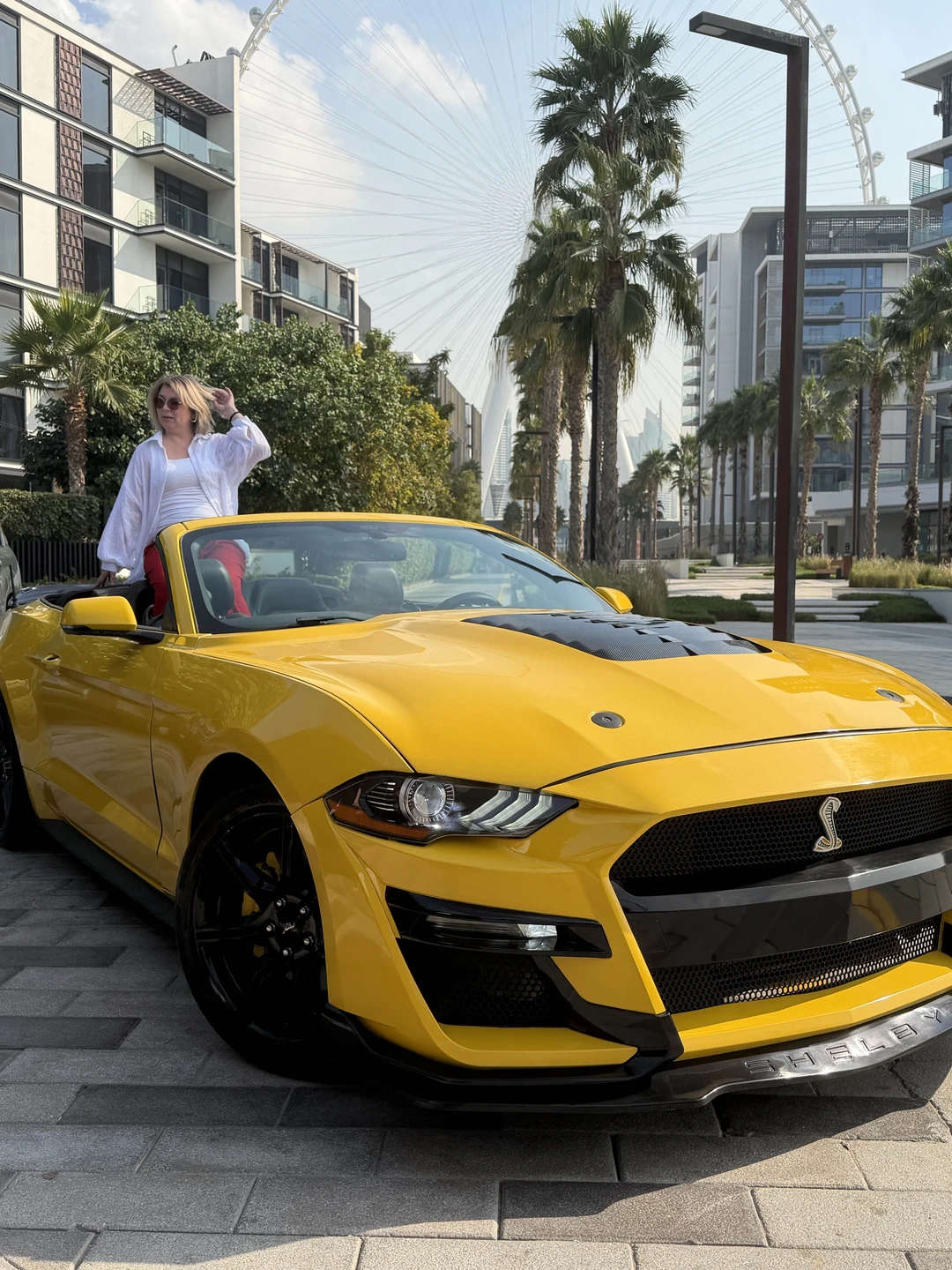 На жёлтом кабриолете по Дубаю (Евгений)