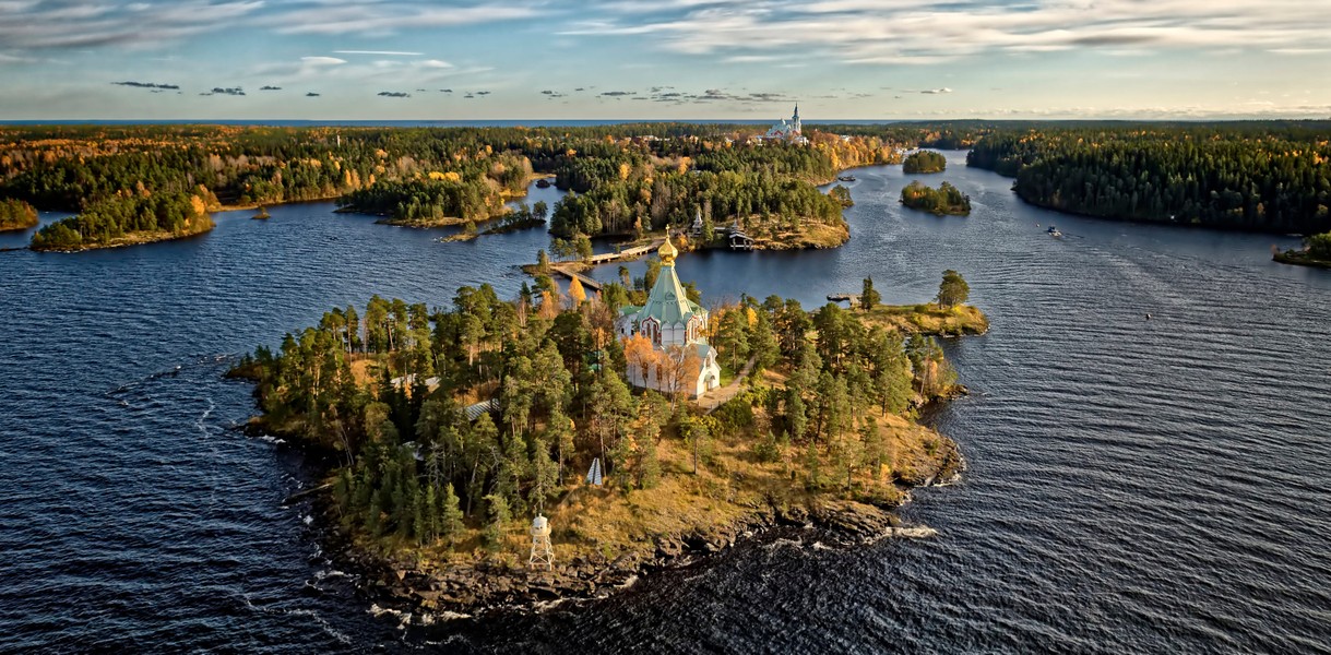 10 самых красивых островов России, которые стоит увидеть