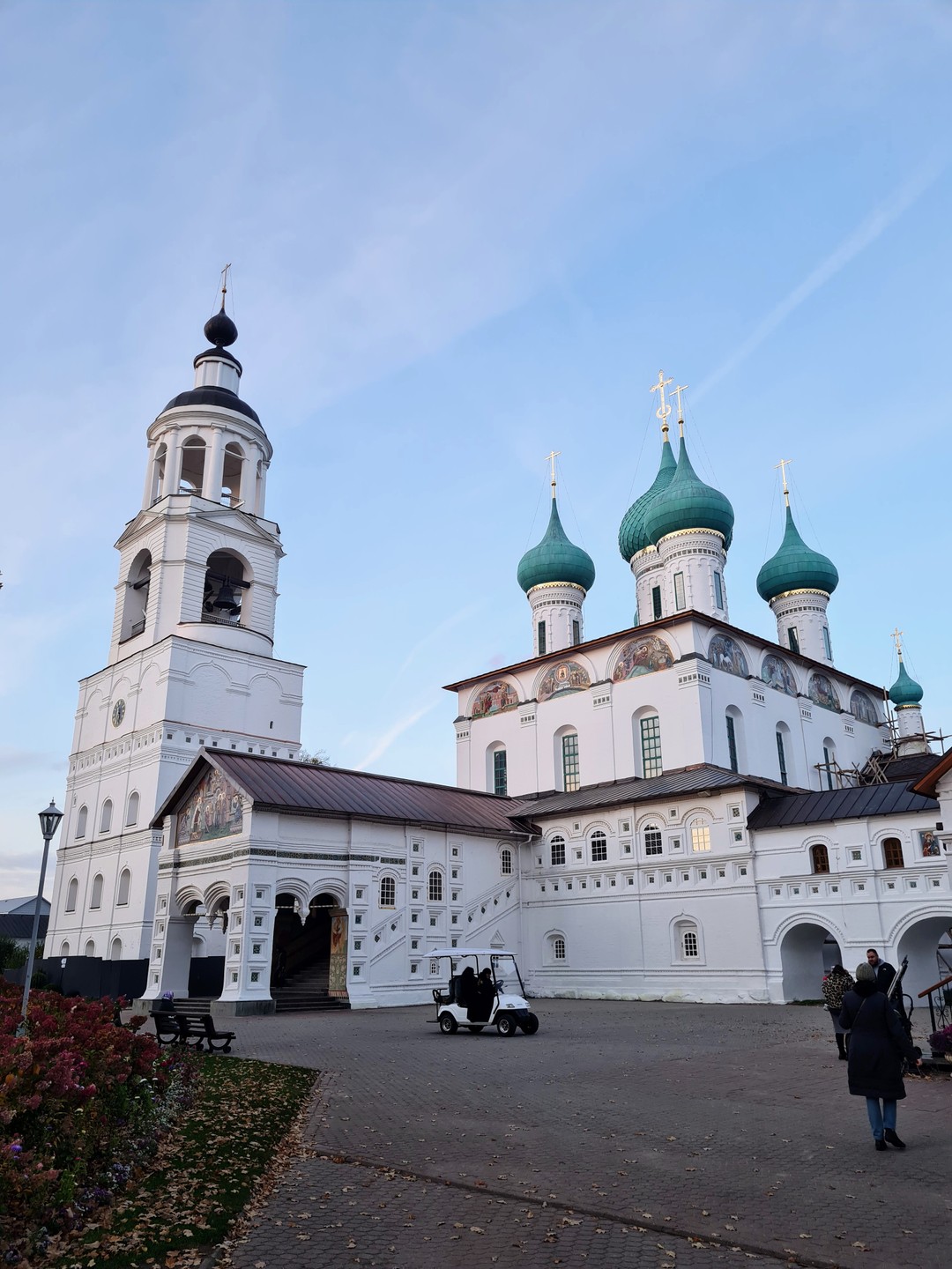 Из Ярославля - в старинный Толгский монастырь (Жанна)