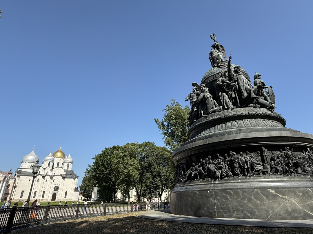 Очень благодарны вашей компании за прекрасно организованную экскурсионную программу в Великий Новгород! Удачно выбрано место сбора