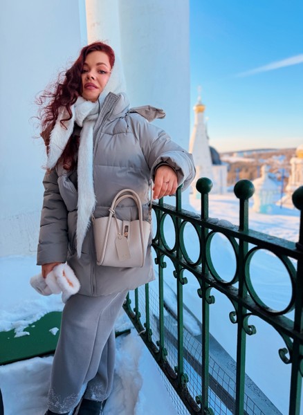 Мы были на экскурсии с дочкой 8 лет. Формат экскурсии с наушниками очень комфортный и интересный