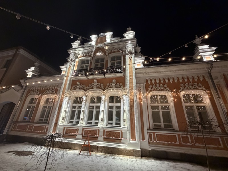 Мне повезло, Максим провел мне индивидуальную экскурсию. Прекрасный маршрут, тематика и рассказчик) Максим отлично знает историю