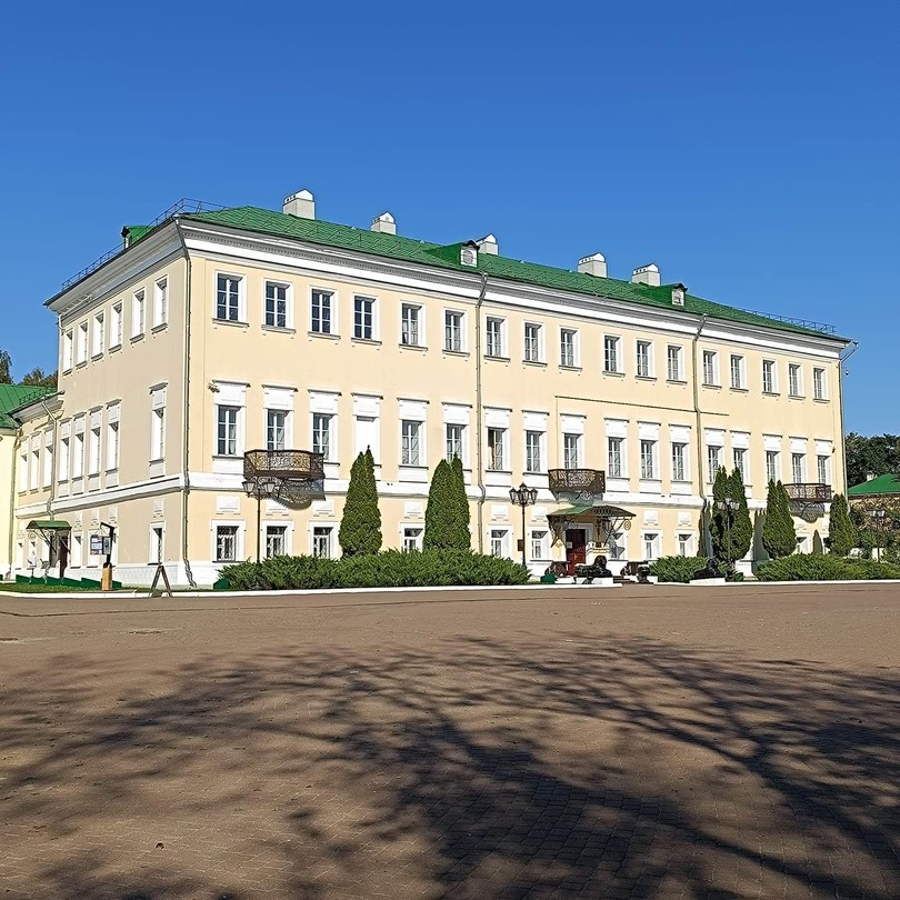Отлично организованная экскурсия, прекрасно изложен материал, знакомящий с историей возникновения города и по настоящее время. Мы