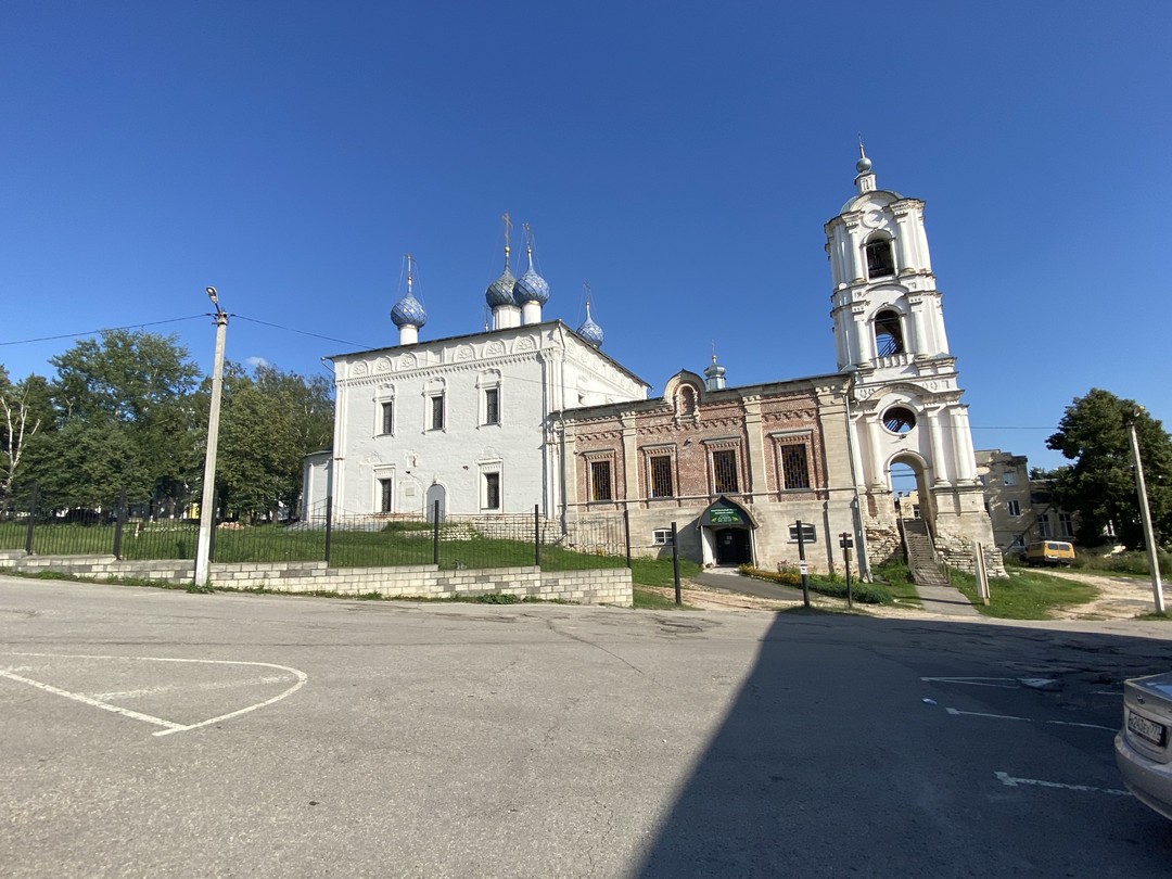 Прогулка по памятным местам города Касимова с гидом Тамарой Калининой прошла замечательно. Тамара, очень знающий гид