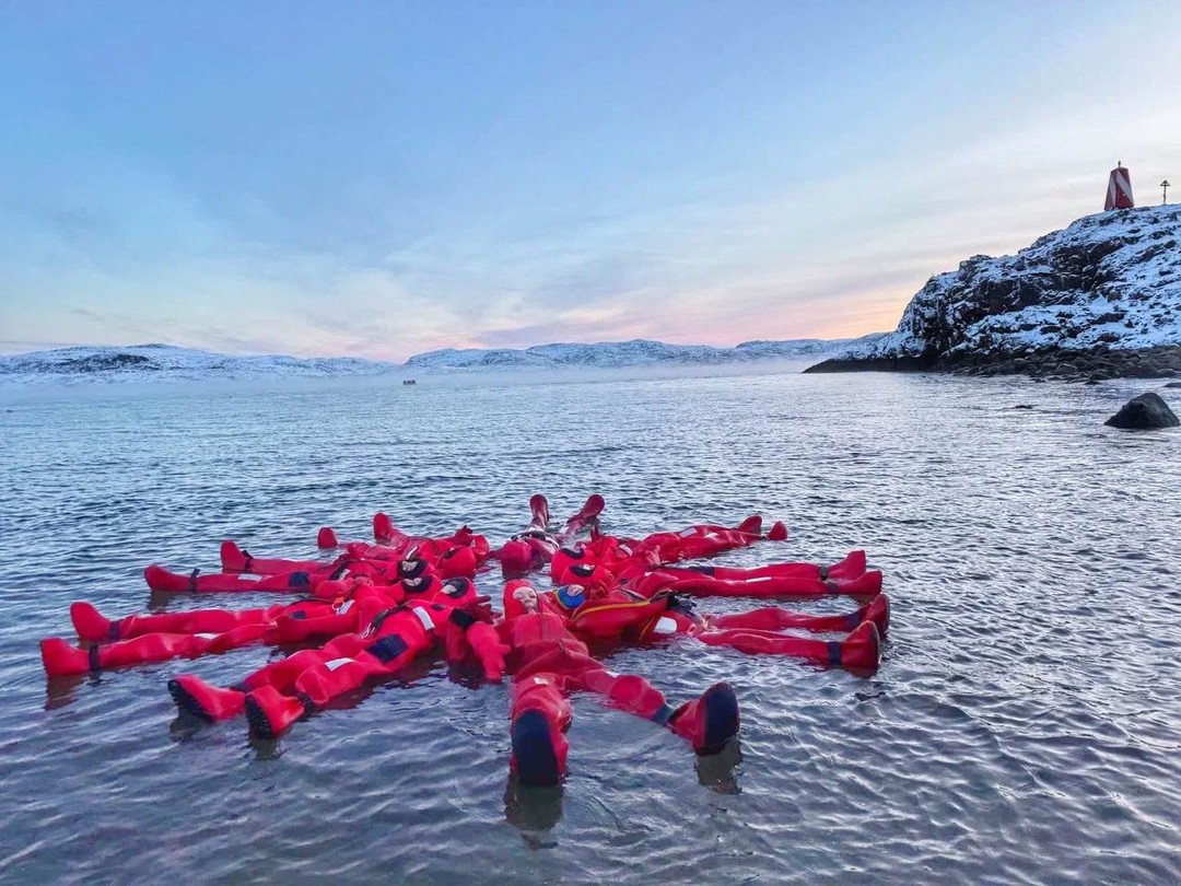 Остались только положительные эмоции после посещения данной активности! Незабываемые ощущения. Неподалеку от нашей группы даже плавали тюлени)