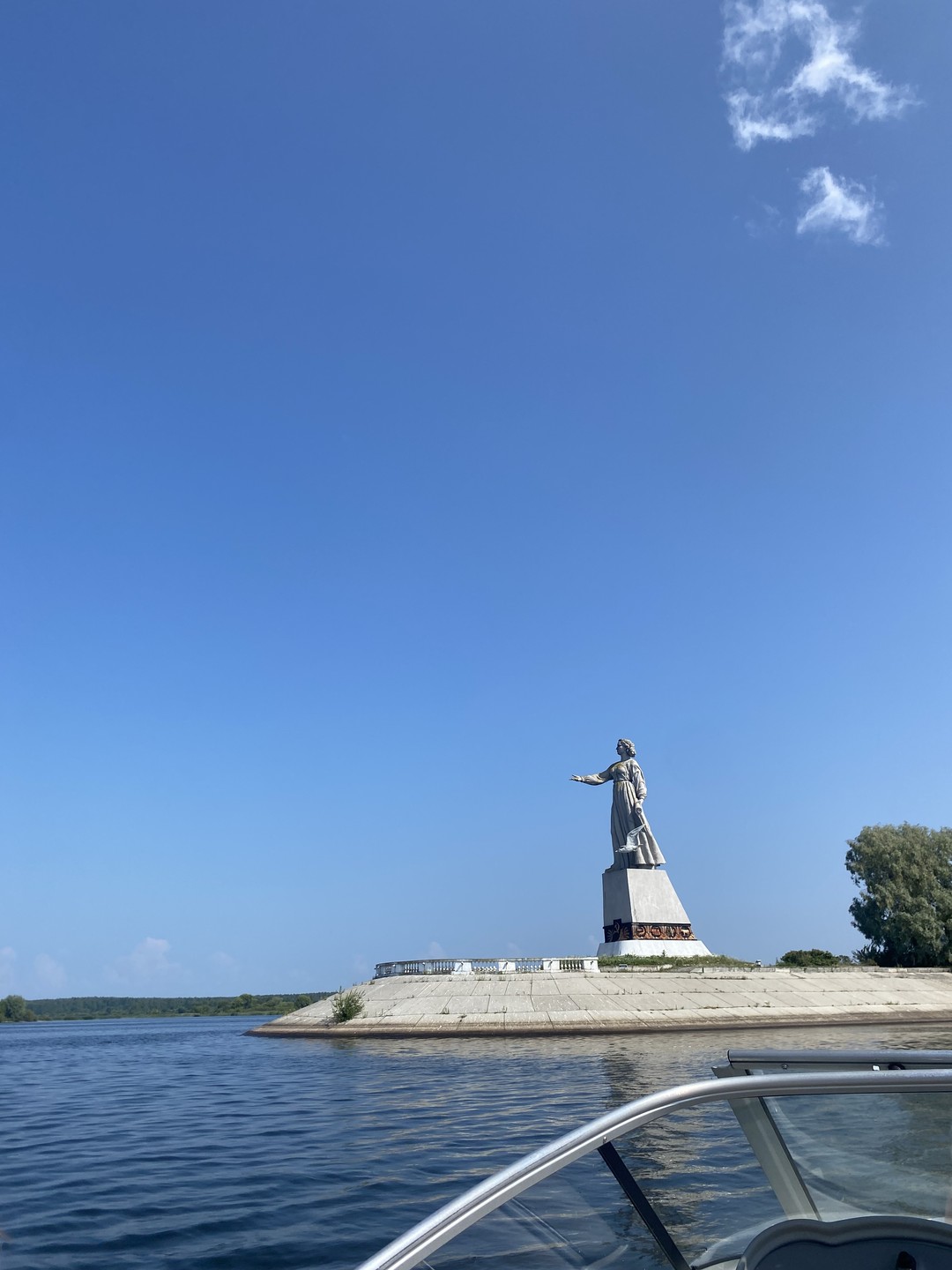 Великолепная поездка на катере! Покупались, посмотрели окрестности с воды