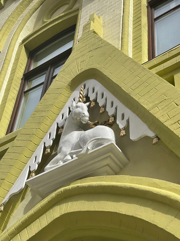 Детская групповая экскурсия «Животные на фасадах домов и около»