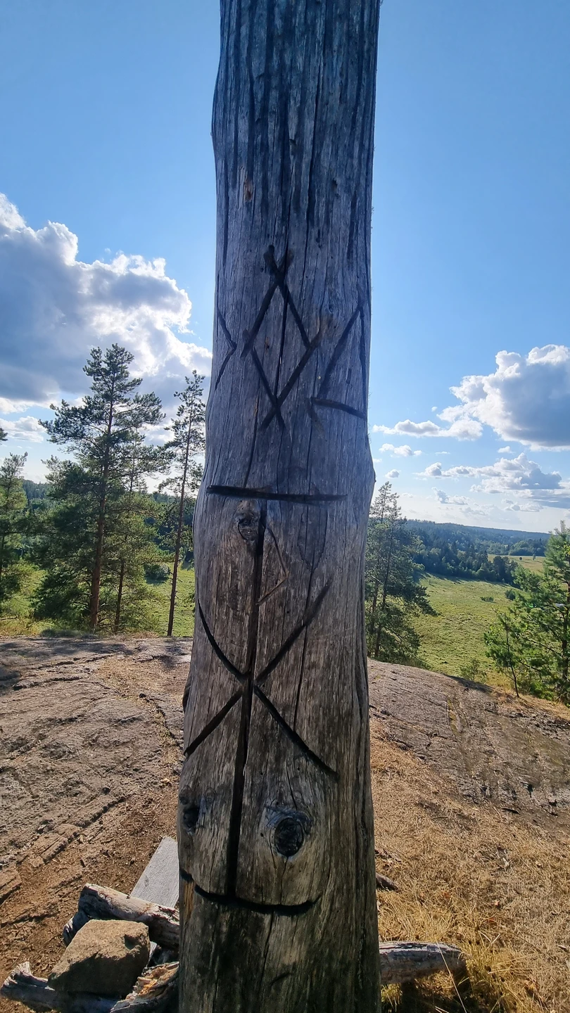 Экскурсия для людей интересующихся эзотерикой (назовем это так), ищущих познания себя, природы, знаков вселенной. Необходимо уметь