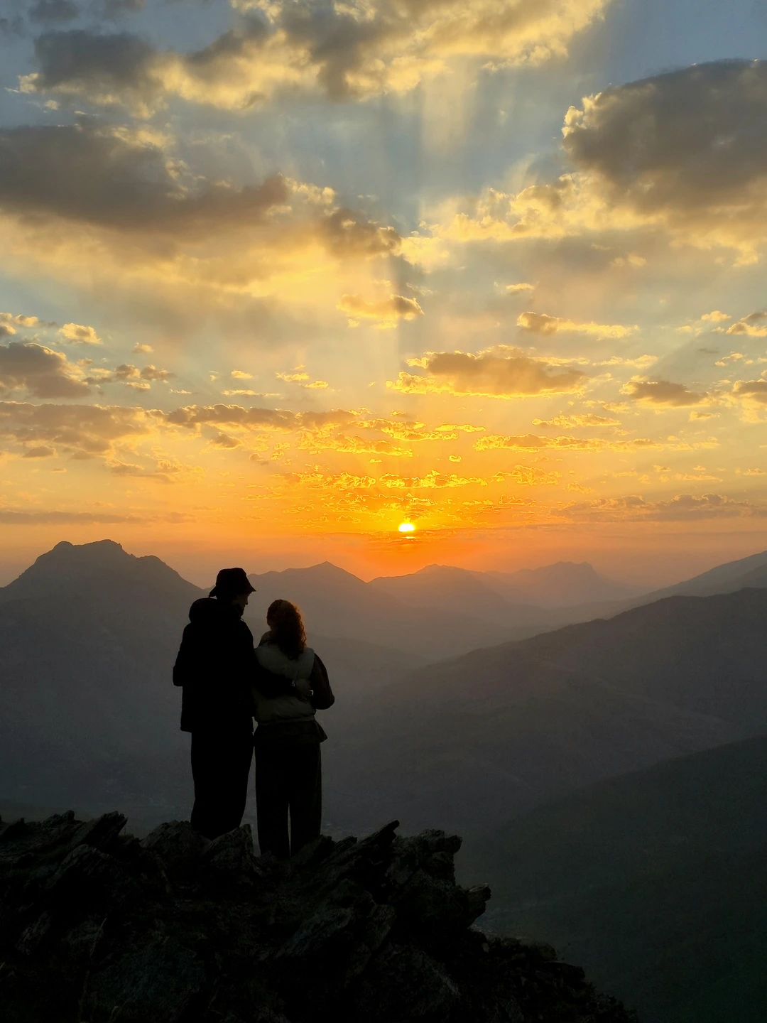 Спасибо нашему гиду Роланду за незабываемые эмоции и комфортную поездку. Это был лучший рассвет и потрясающие виды
