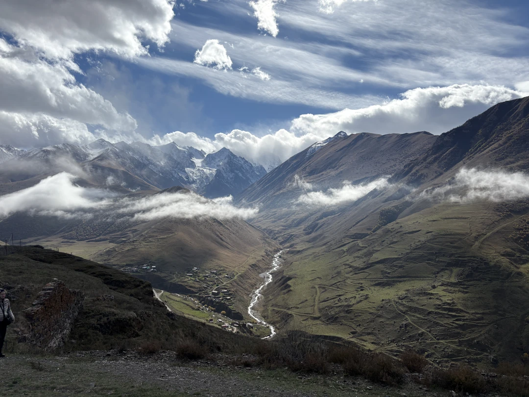 Очень интересная, познавательная, с невероятными видами экскурсия! Огромная благодарность экскурсоводу Олегу! Деликатно, содержательно, с любовью к