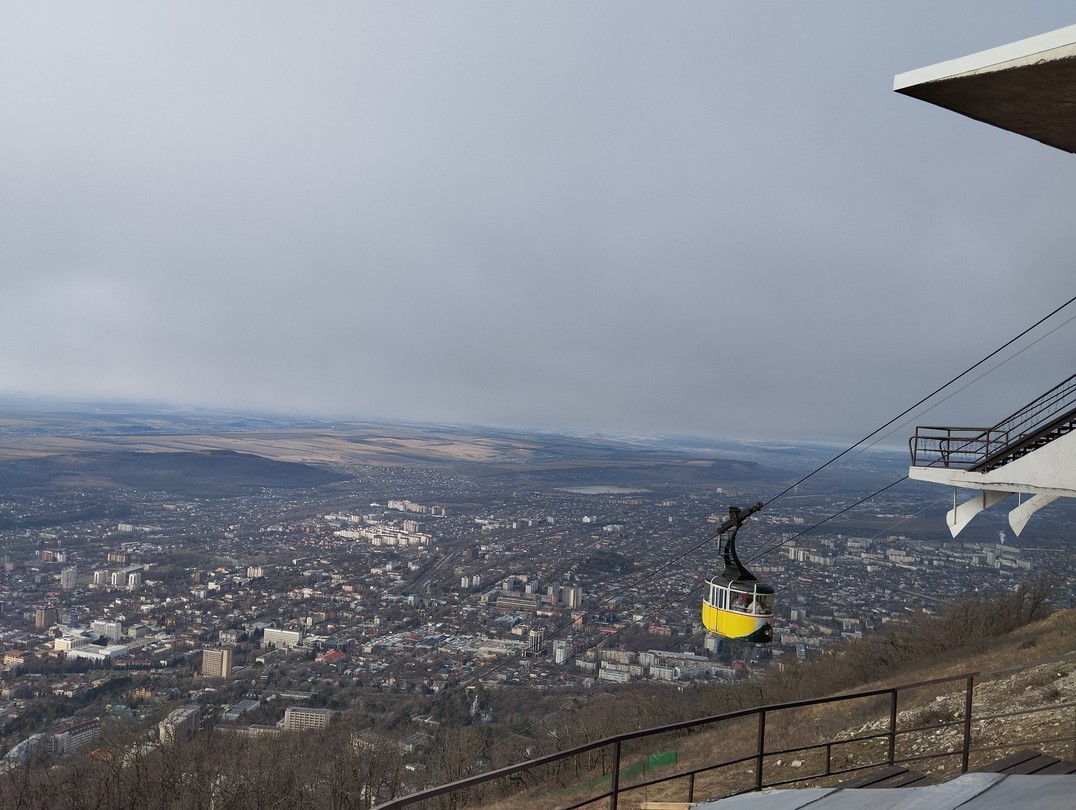 Замечательная экскурсия. Очень приветливый гид. Аккуратнейший водитель. Очаровательный рассказчик. Очень порадовала грамотная органичная речь, без сорных
