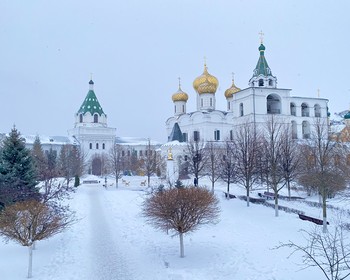 Ипатьевский монастырь, центр Костромы, Музей сыра с дегустацией, Музей костюма, спектакль