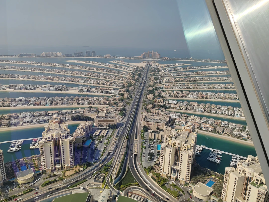 Посещали город Дубай впервые, поэтому решили записаться на ознакомительную экскурсию. Гид Ислам отличный рассказчик и позитивный