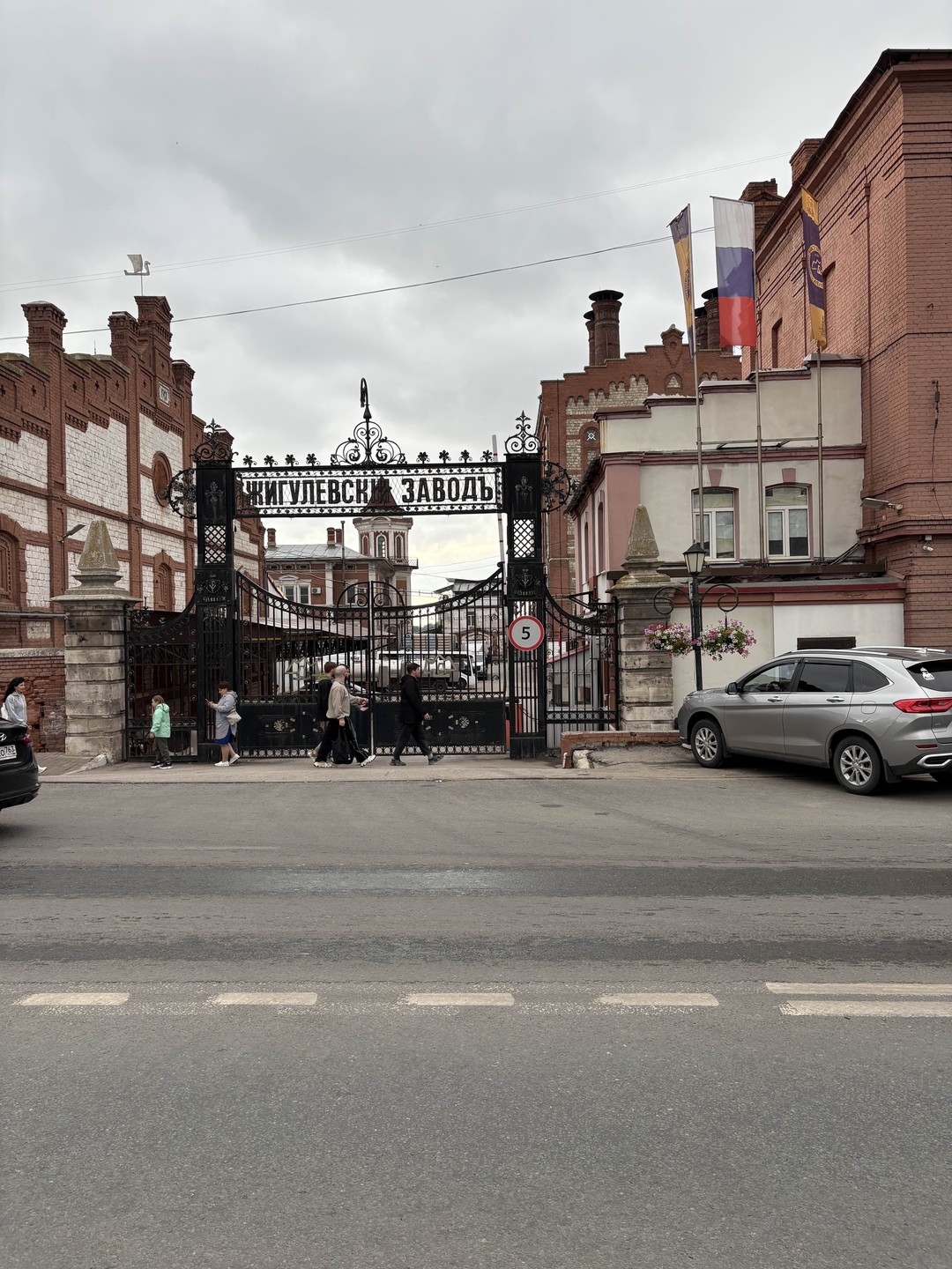 Экскурсия очень понравилась,удобный автобус,было прохладно и дали пледы,для первого знакомства с городом самый хороший вариант