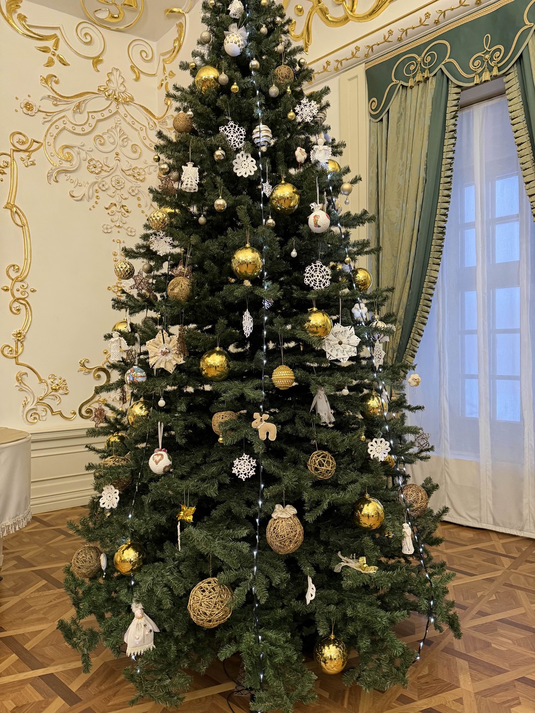 Замечательное погружение в 16 век. Чудесные замки, богатая история. Замечательный экскурсовод Наталья. От души всем рекомендую