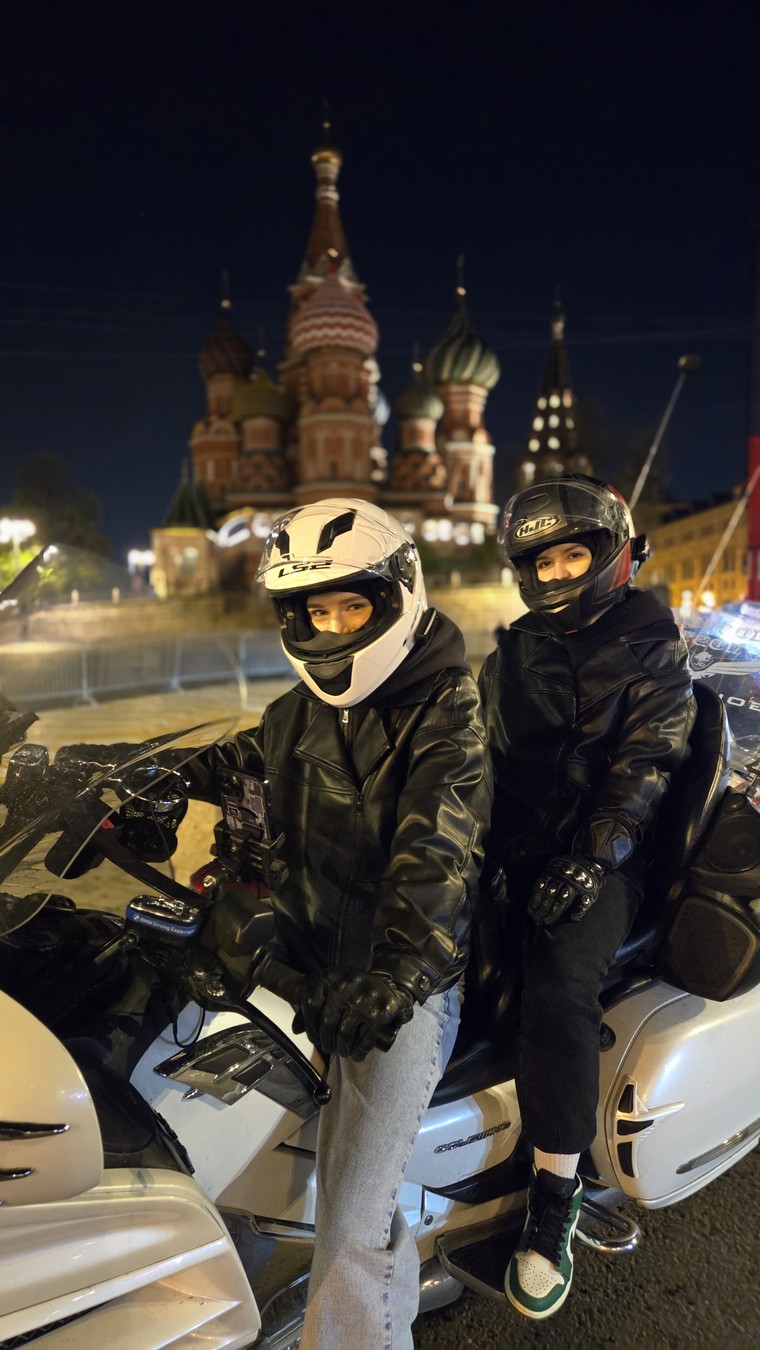 Фото «МотоПатрики»: популярные улицы Москвы на VIP-мотоцикле