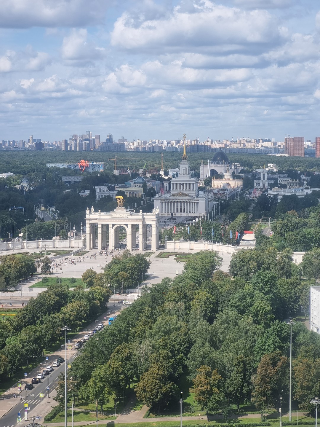 Огромное спасибо Наталье за экскурсию по Космопарку и гостинице космос! Прогулка в парке была легкой, но