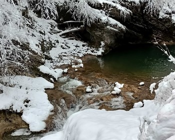Плато Лаго-Наки, Азишская пещера