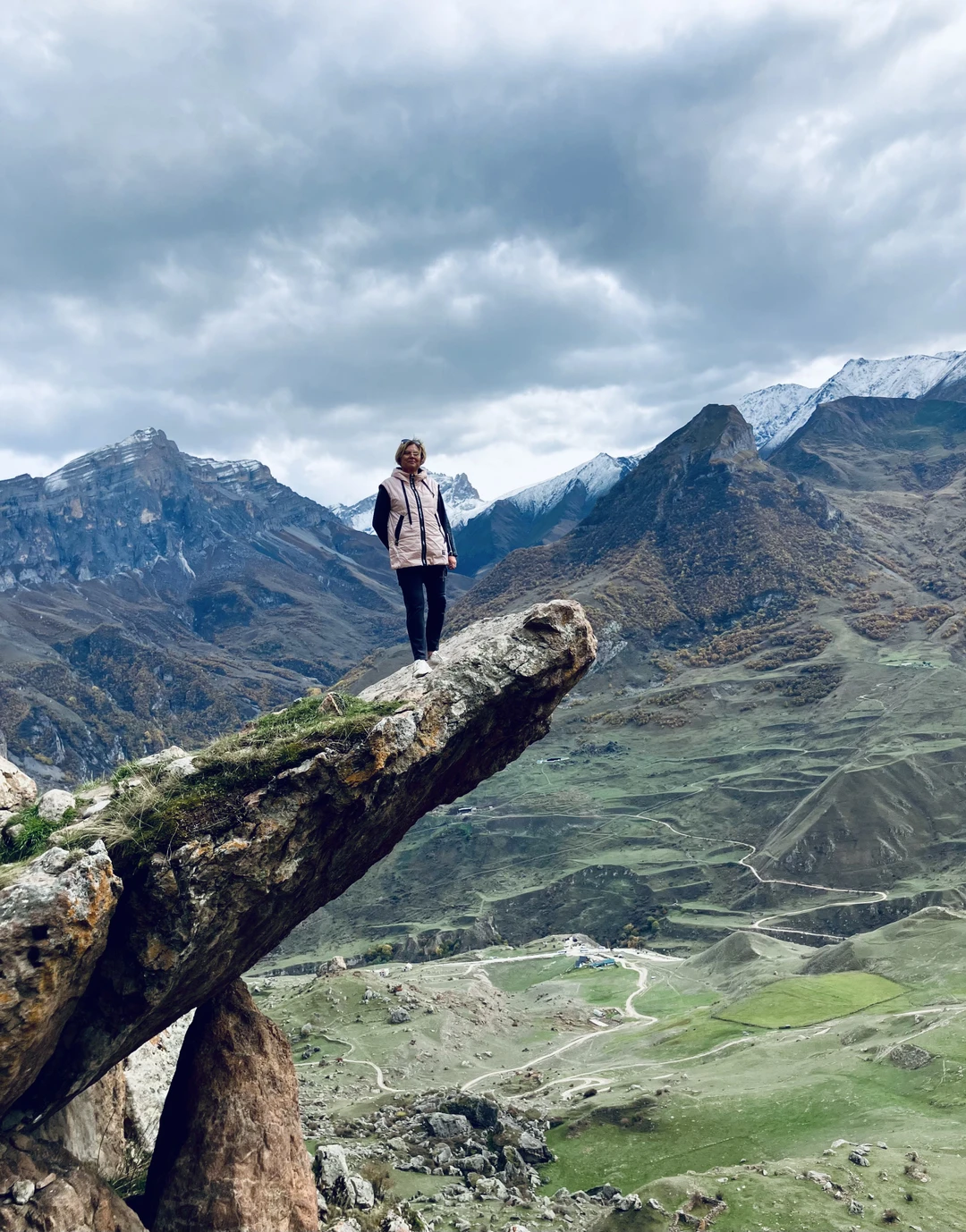 Большое спасибо организаторам и гиду Борису за прекрасный день в Приэльбрусье. Очень повезло с погодой, прекрасные