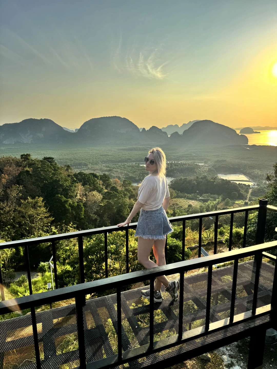 Сегодня вдвоем с дочкой 12 лет были на экскурсии с Алексом - просто на 100 из